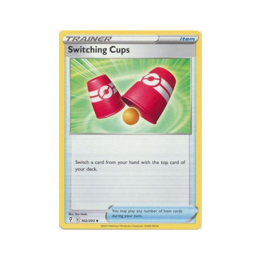 Switching Cups 162/203 in Portuguese Evolving Skies Pokémon TCG